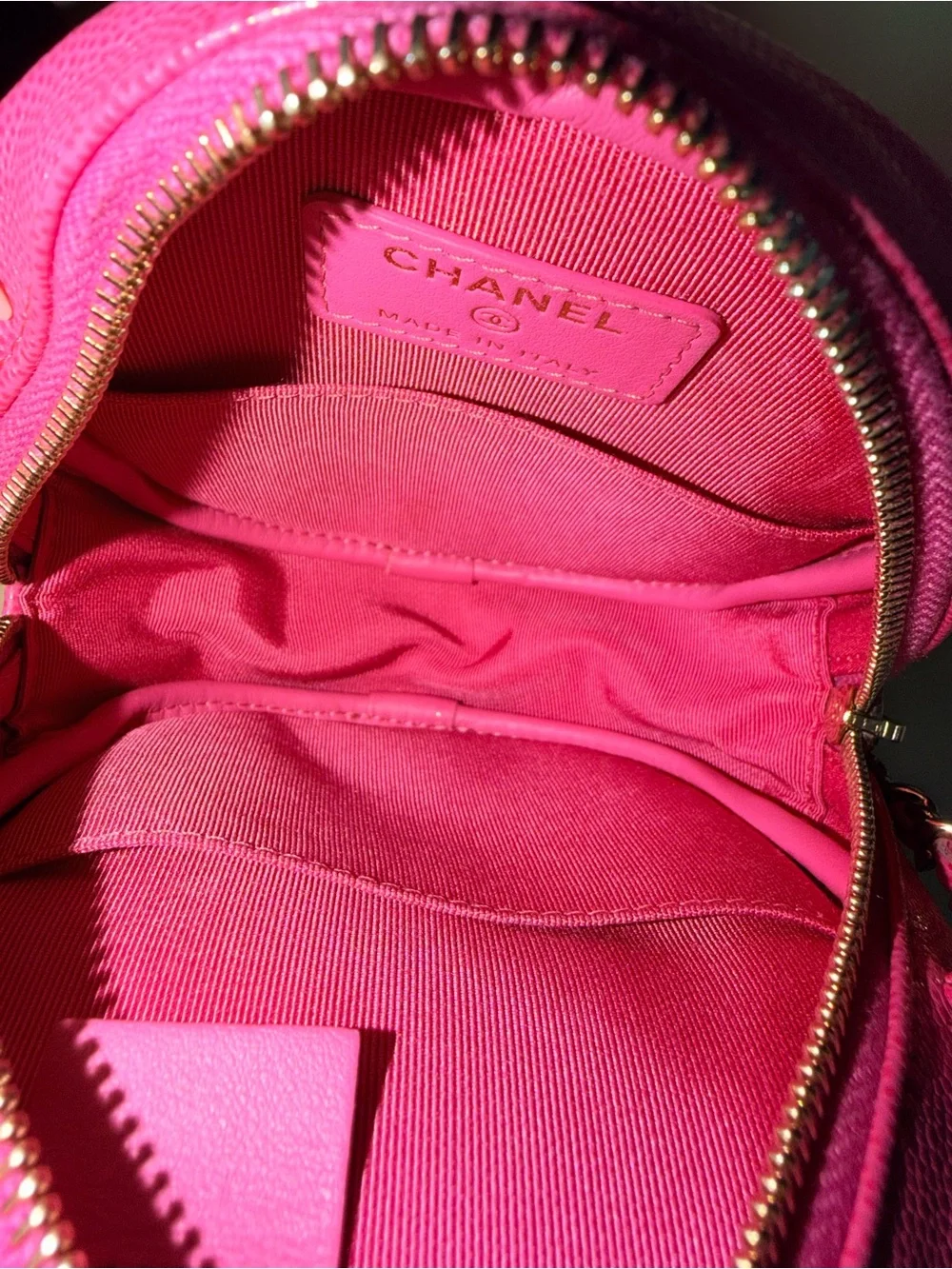 Chanel 2019 Pink Caviar Quilted Round Filigree Crossbody Bag | 🔥